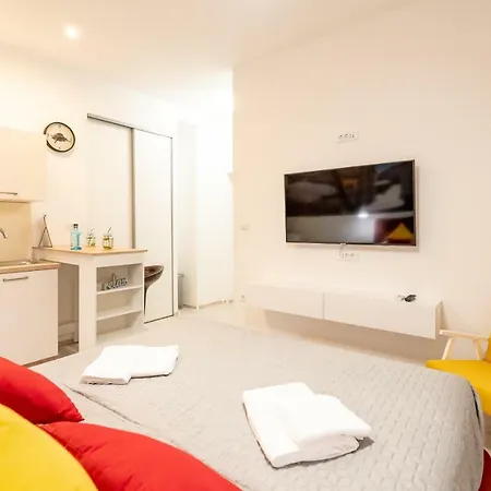 Marin Center Apartman *