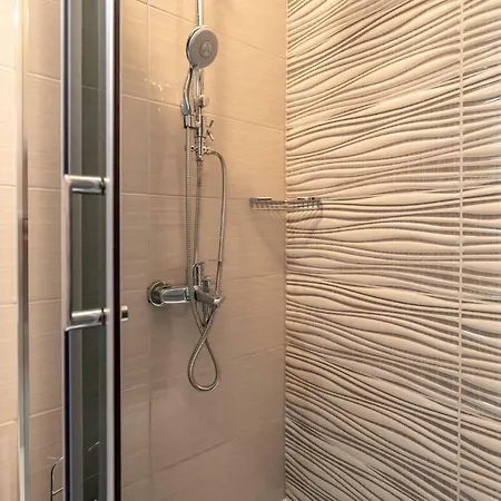 Marin Center Apartman *