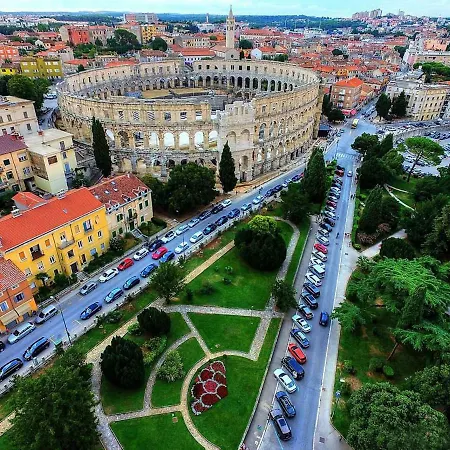 Marin Center Apartman Pula