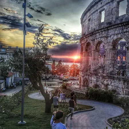 Marin Center Pula