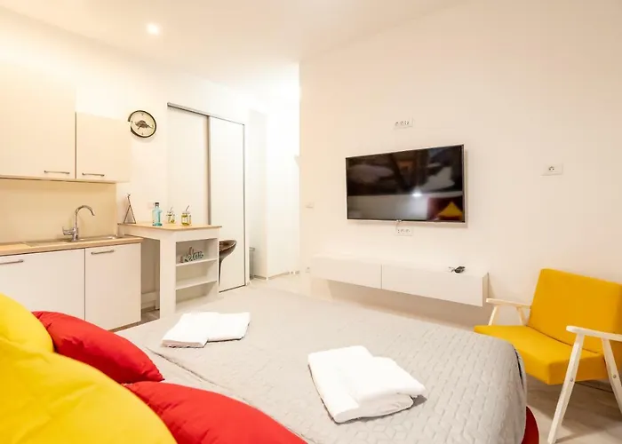 Marin Center Apartmán *