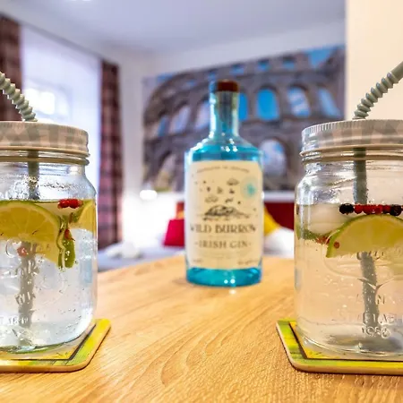 Marin Center Апартаменти *