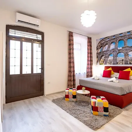 Marin Center Пула