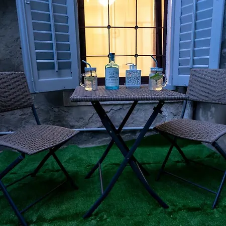 Marin Center Апартаменти *