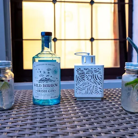 Marin Center Апартаменти *